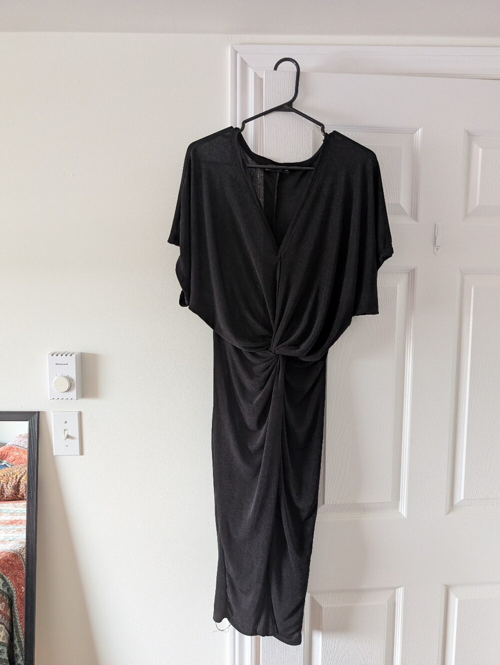 SHEIN Black Ribbed Knit Top with Scoop Neck